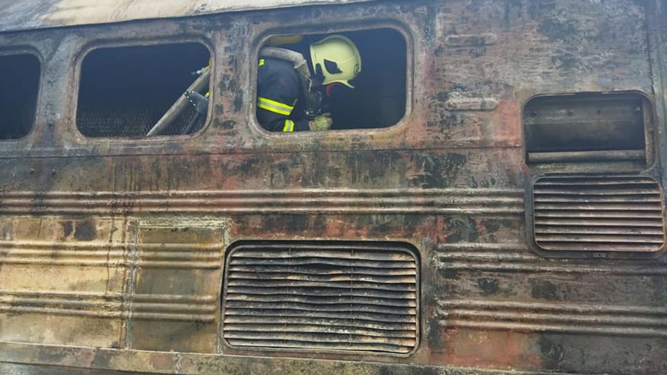 Поезд Укрзализныци загорелся прямо на ходу под Ровно - подробности