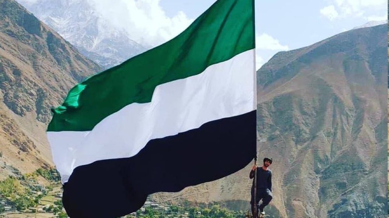 Ситуация в Афганистане: на севере развернули флаг сопротивления талибам