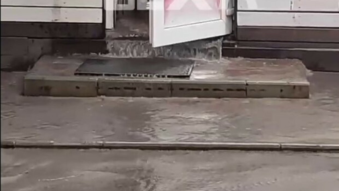 Нічні зливи в Харкові затопили кафе
