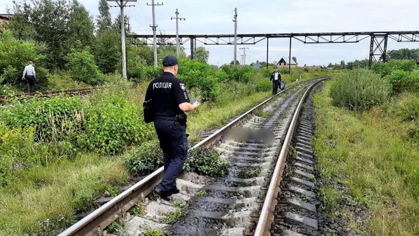 Поезд "Белгород-Днестровский-Черновцы" сбил насмерть мужчину в Коломые