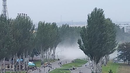 Парк в Харькове накрыла "песчаная буря": дети весь день провели в пыли. Видео - 285x160