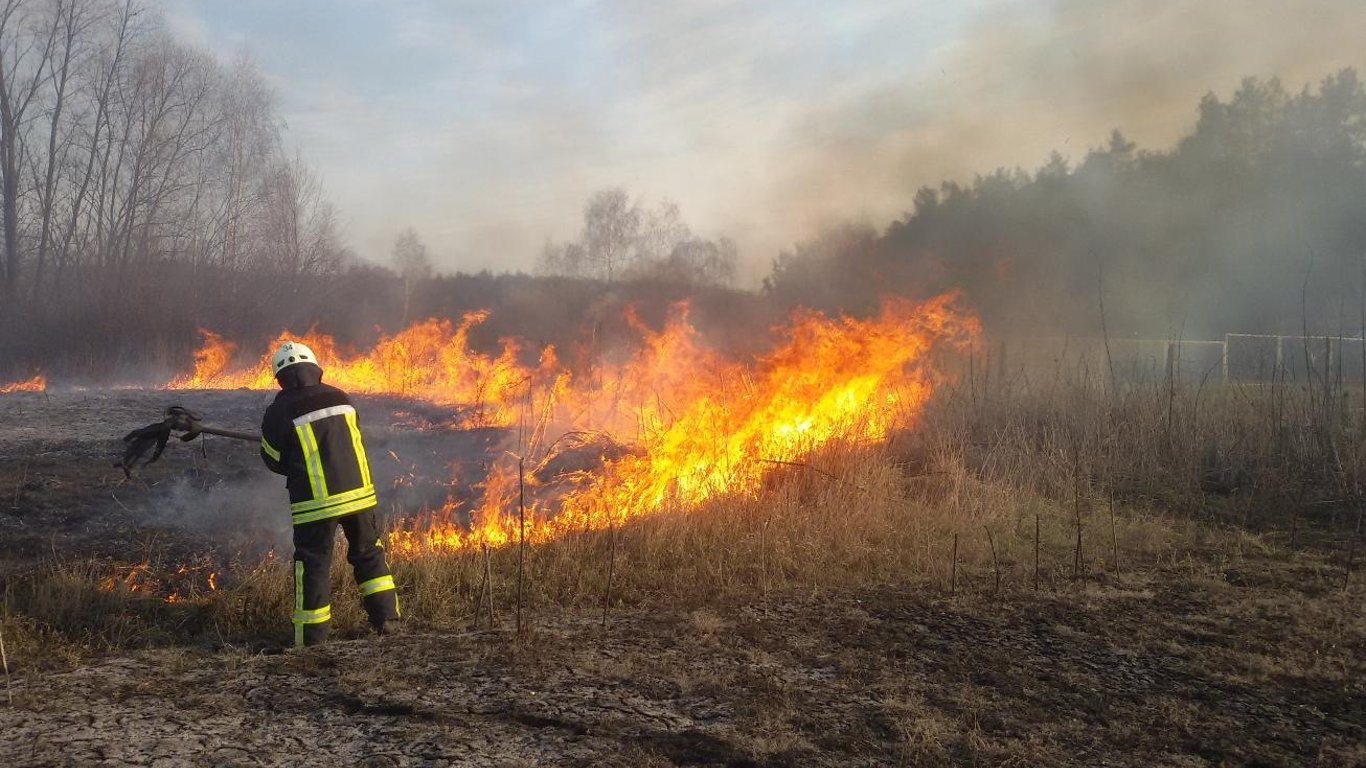 На Харьковщине пожарные зарегистрировали 50 пожаров, 18 августа, два человека погибли - подробности