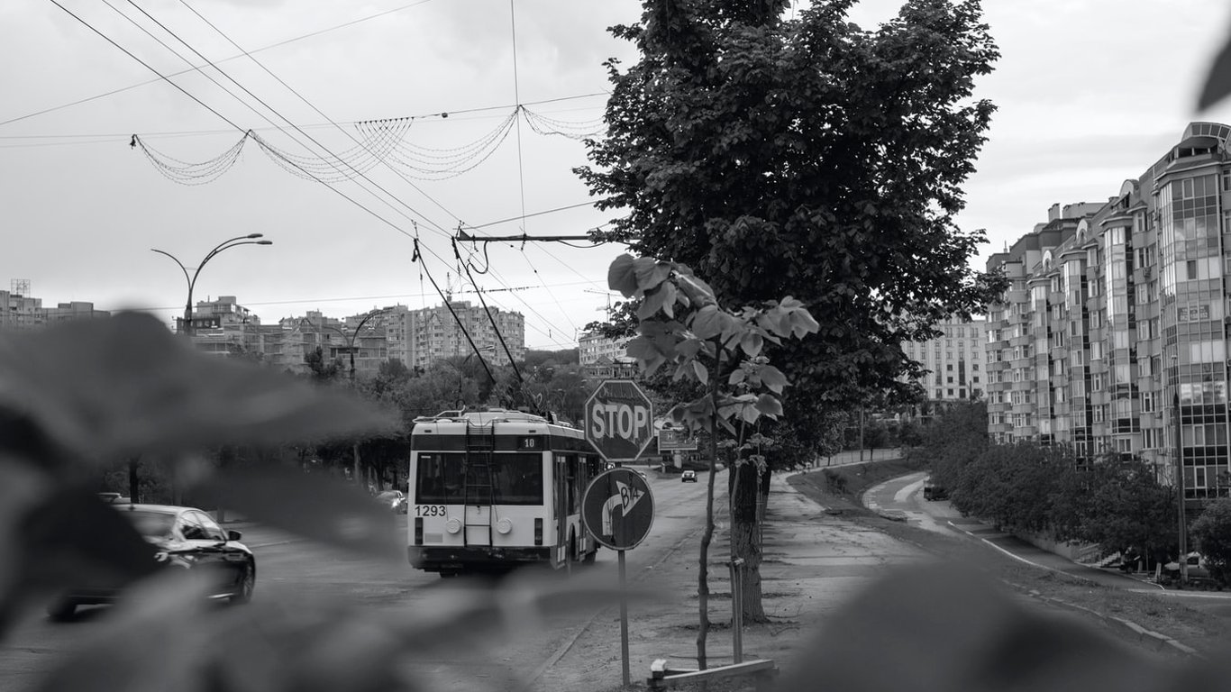 У Харкові жінку виштовхали із тролейбуса - обізвала кондуктора карликом