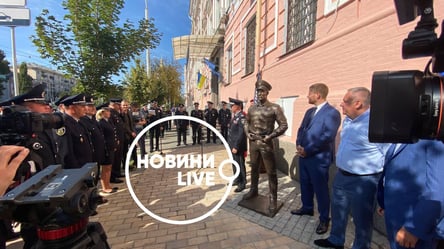 У Києві біля главку поліції відкрили пам'ятник правоохоронцям. Фото - 285x160