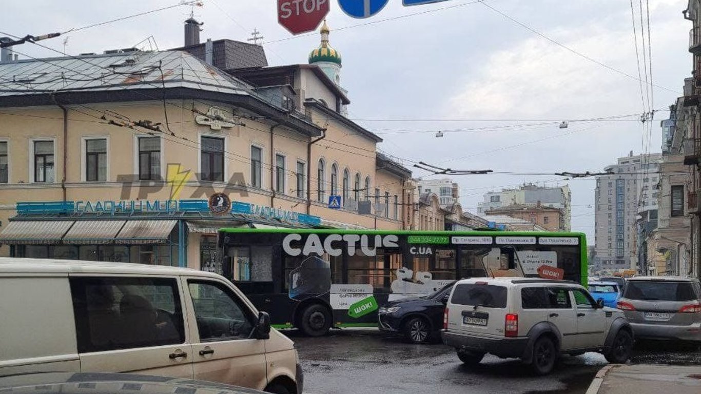 В центре Харькова автобус с пассажирами попал в ДТП 20 августа