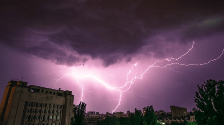 Запад и Восток накроет дождями: прогноз погоды на 21 августа в Украине - 285x160