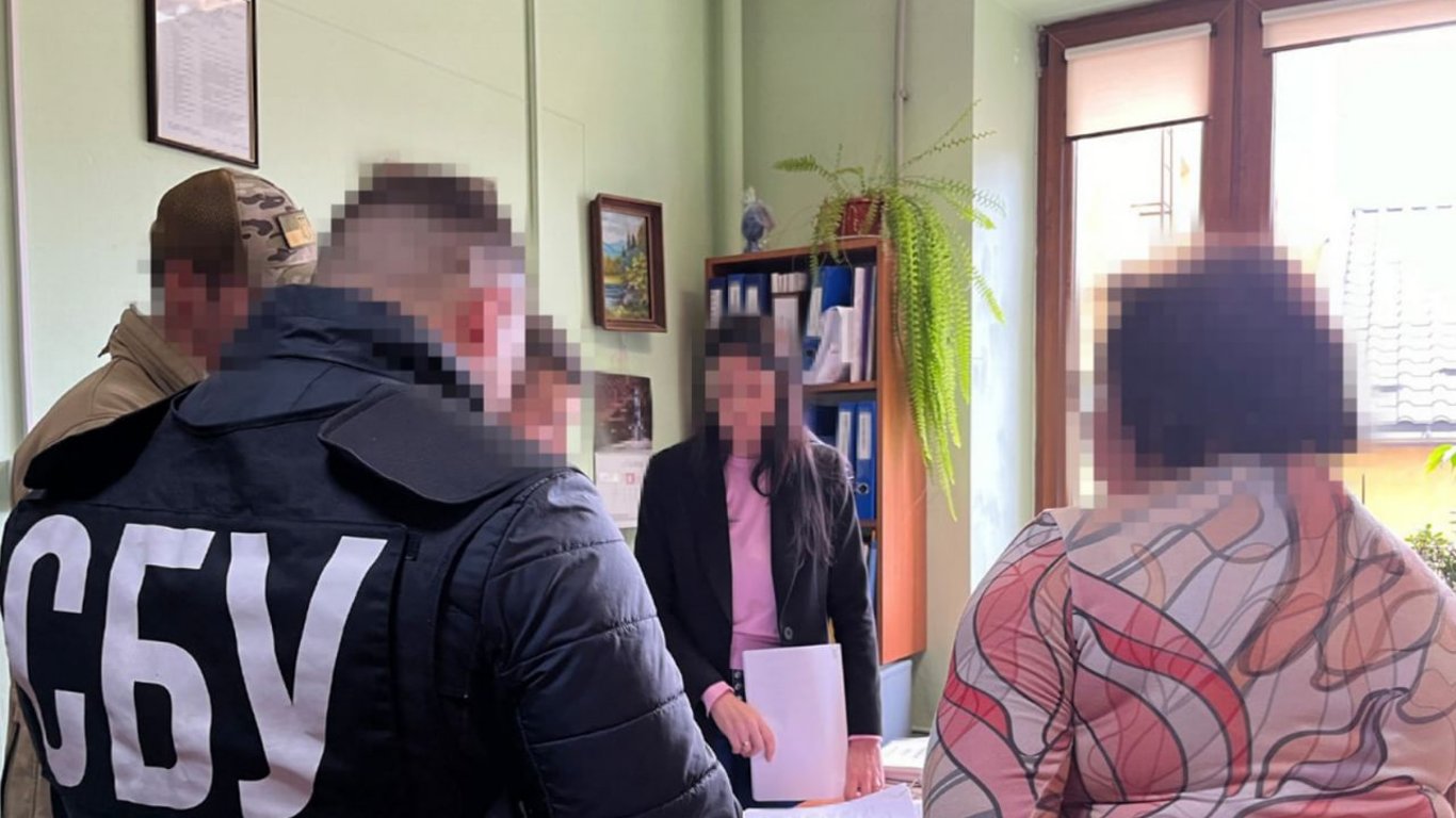 СБУ провела обыски в мэрии Ужгорода по фальшивым командировкам чиновников