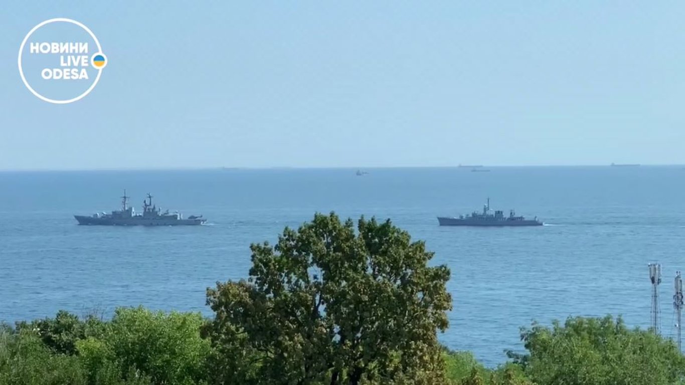 В Одессе продолжается торжественный парад ВМС Украины