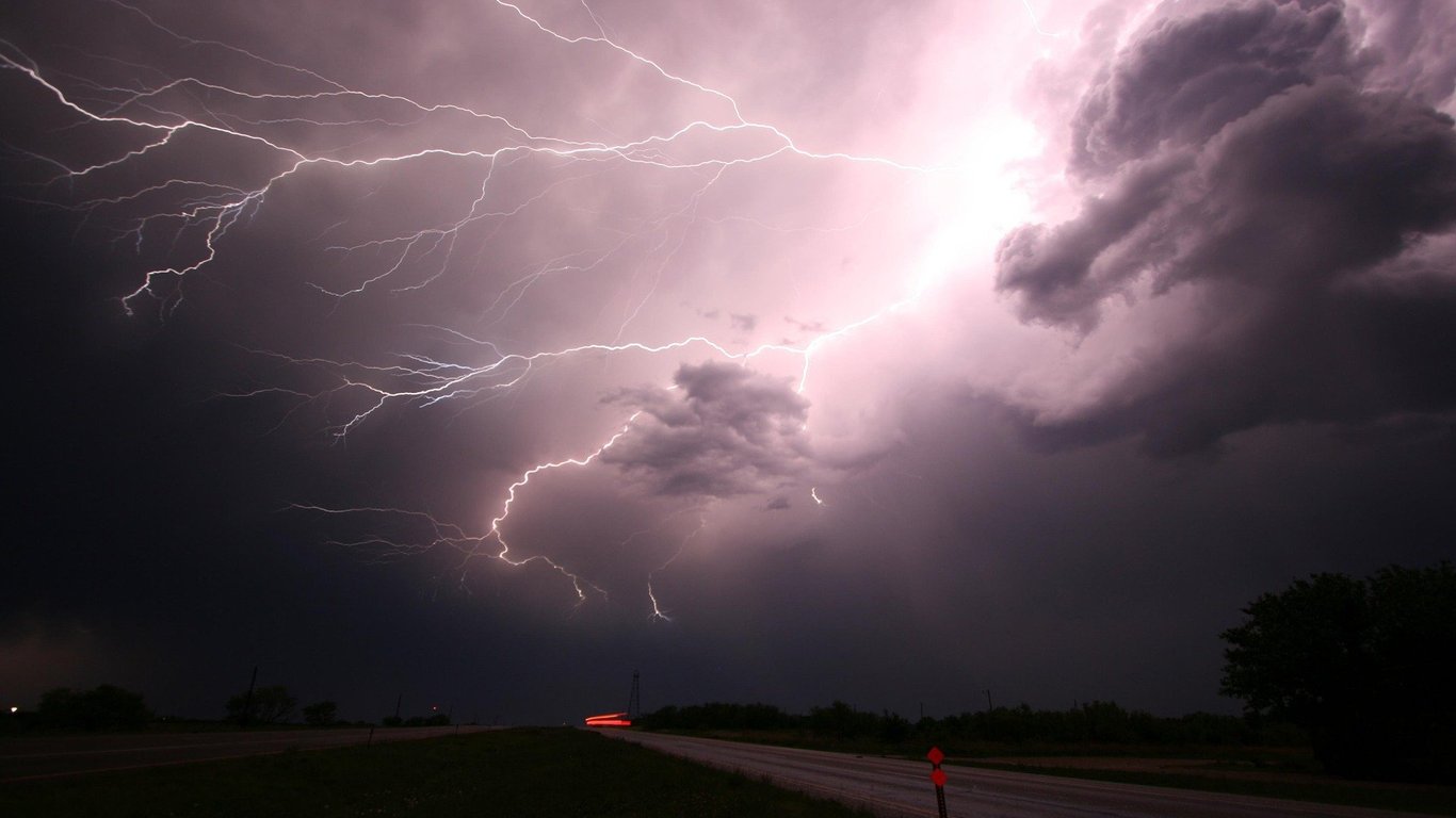 Погода в Украине 26 августа - в семи областях объявили штормовое предупреждение