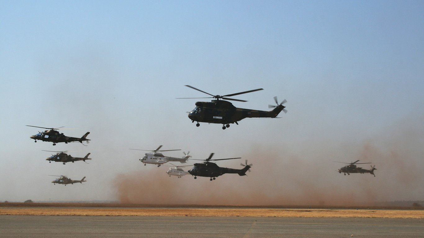 В Афганистане талибы захватили более 100 вертолетов - подробности