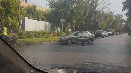 Таксист сбил мотоциклиста в Харькове: подробности и видео происшествия - 285x160