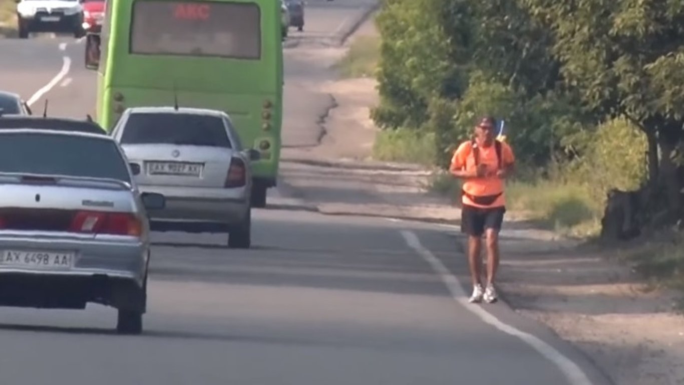 На Харківщині вчитель фізкультури на День Незалежності пробіг 130 км