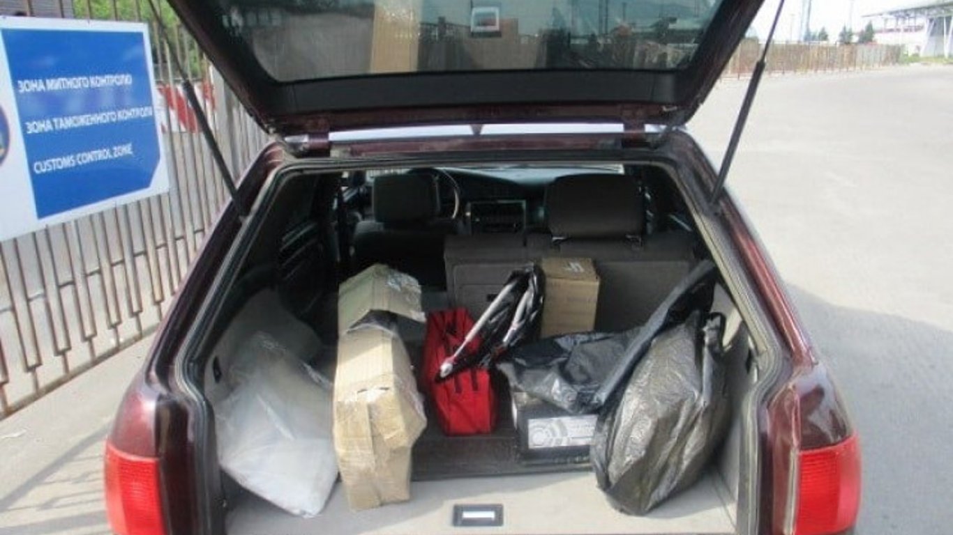Мужчина пытался перевезти через границу в Украине контрабандные автозапчасти