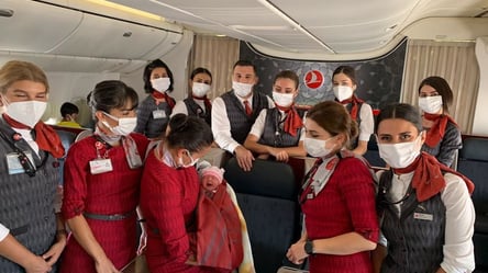 Афганка родила ребенка на борту эвакуационного самолета: подробности - 285x160