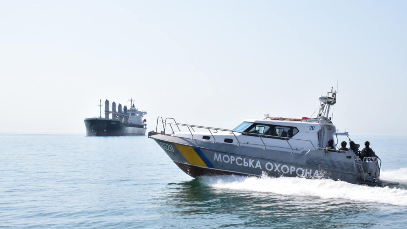 В порту Черноморска задержали судно, которое загрязнило море
