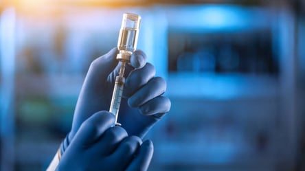 Двоє чоловіків померли після введення другої дози вакцини Moderna: в Японії почали розслідування - 285x160