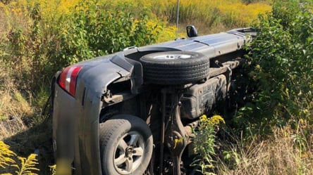 Машину перевернуло на дороге: под Харьковом во время жуткого ДТП погиб мужчина - 285x160