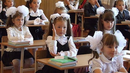 Стало известно, сколько школьников в Харькове сели за парты - 285x160