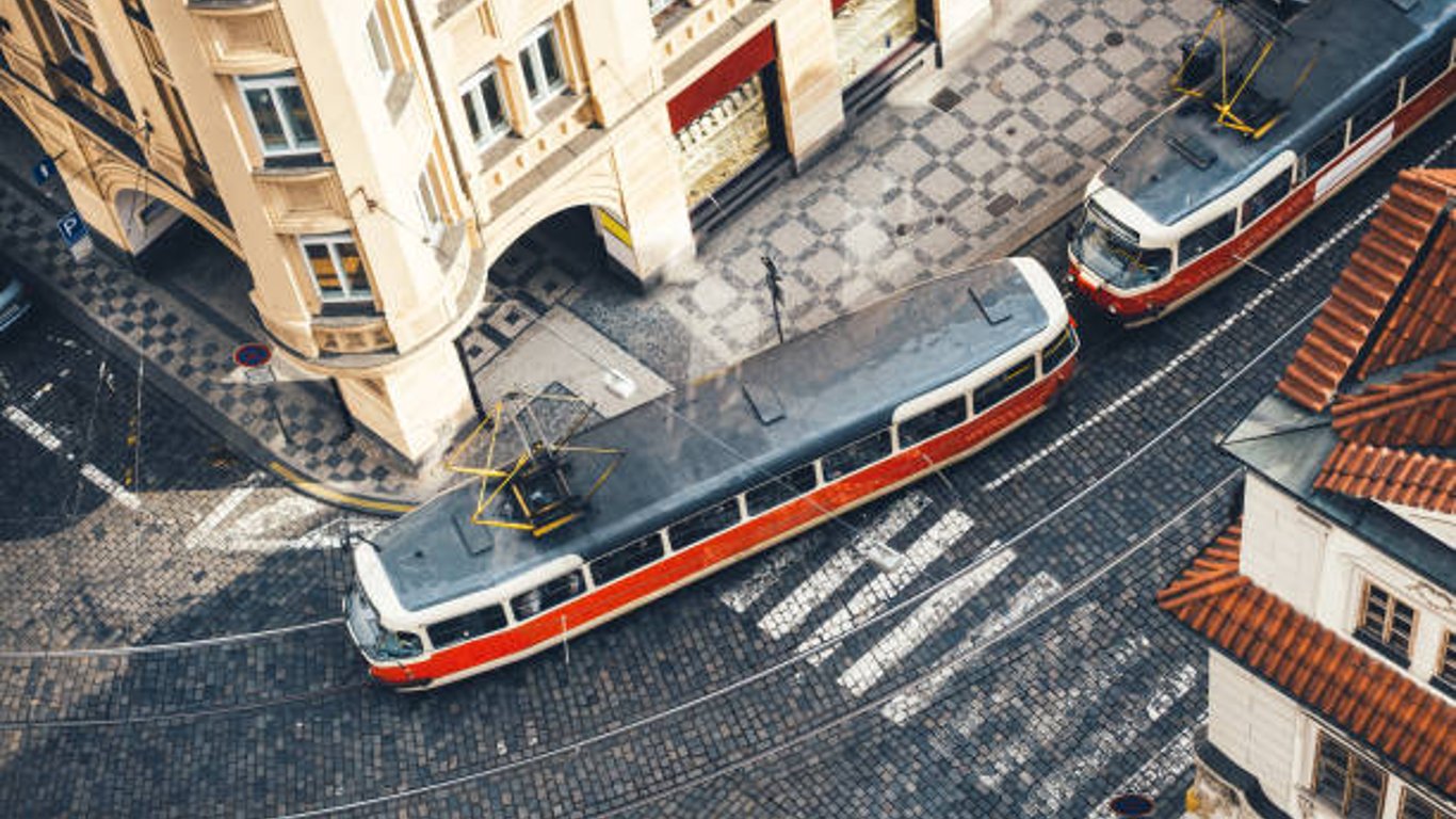 В Харькове образовалась пробка - на путях стоят трамваи