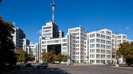 В сети раскритиковали безлюдную смотровую площадку на Госпроме, которую построили в Харькове за 5 млн. Видео - 285x160
