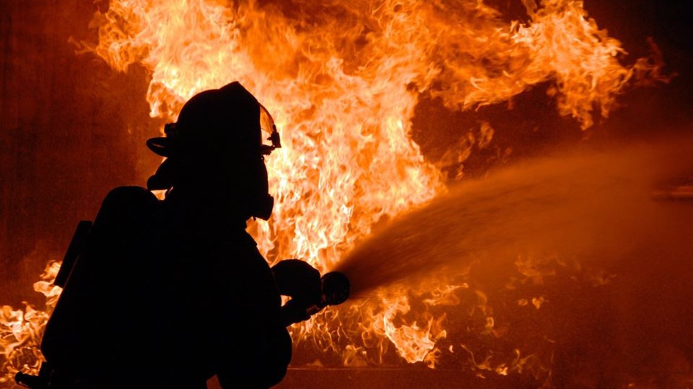 В Одессе горит дом - видео