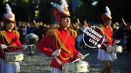 KAZKA, карнавал і флешмоб: у Харкові 1 вересня зустріли грандіозним парадом "Місто знань" - 285x160