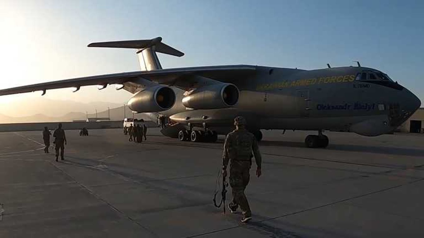 Как украинские спецназовцы эвакуировали людей из Кабула - видео