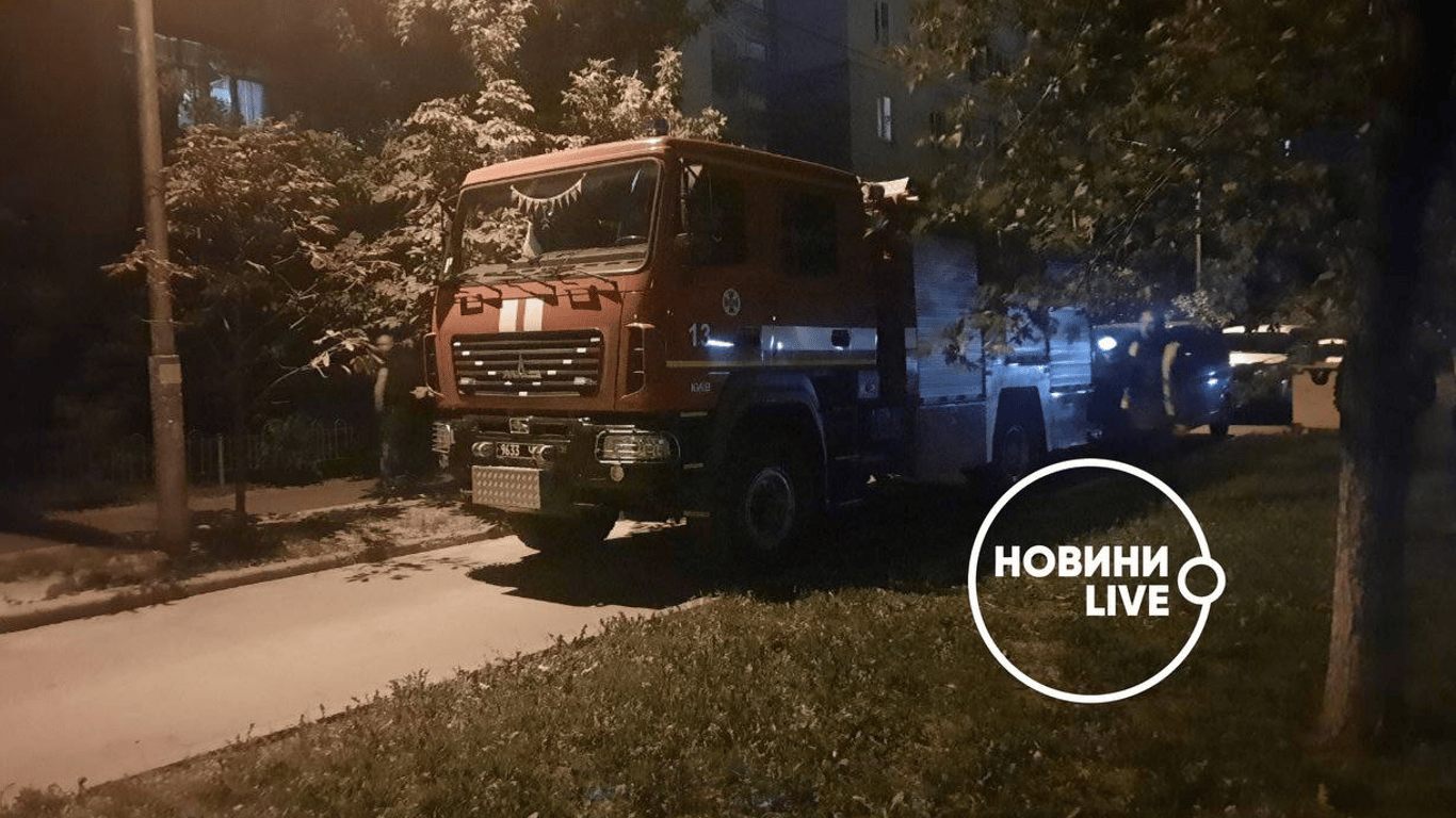 В Киеве мужчина угрожает взорвать многоэтажку и здание полиции