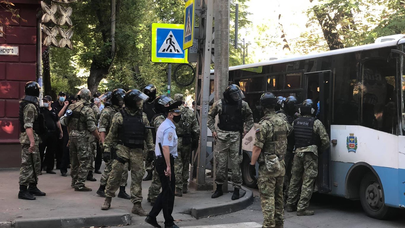 Массовые задержания в оккупированном Крыму - ФСБ России отлавливает крымских татар. Видео