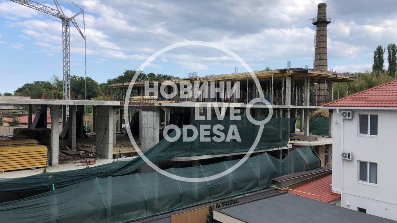 В Одессе продолжают скандальное строительство в частном секторе