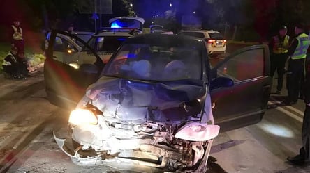 Во Львове пьяный водитель протаранил авто полиции: трое травмированных. Фото - 285x160