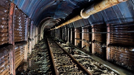 На шахте в "ЛНР" оборвался канат кабины: погибли девять человек - 285x160