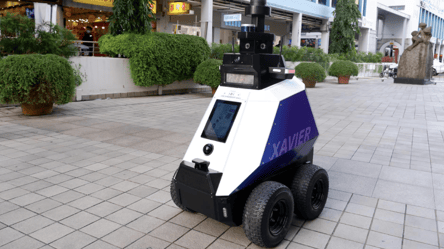 Улицы Сингапура начали патрулировать роботы. Фото, видео - 285x160