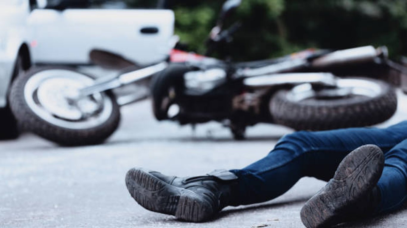 У Харкові автомобіль збив мотоцикліста - ДТП 7 вересня