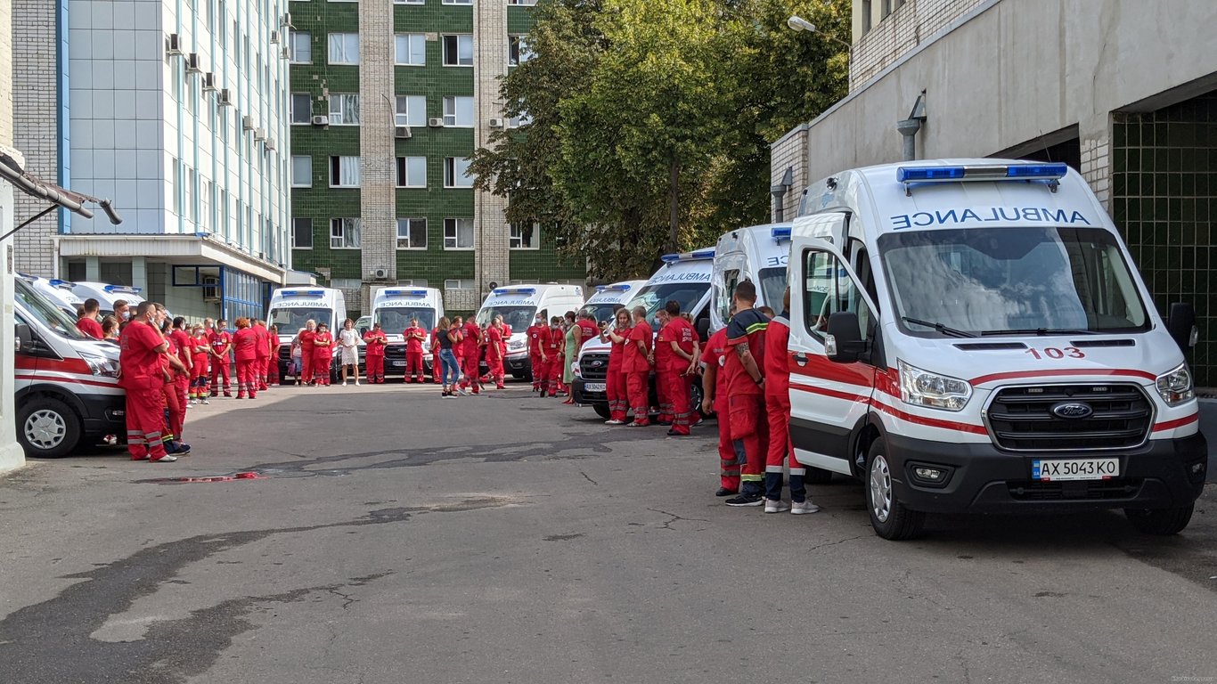 В Харькове медики скорой помощи получили 10 новых автомобилей