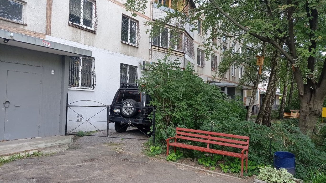 В сети показали, как паркуется автохам в Харькове - подробности