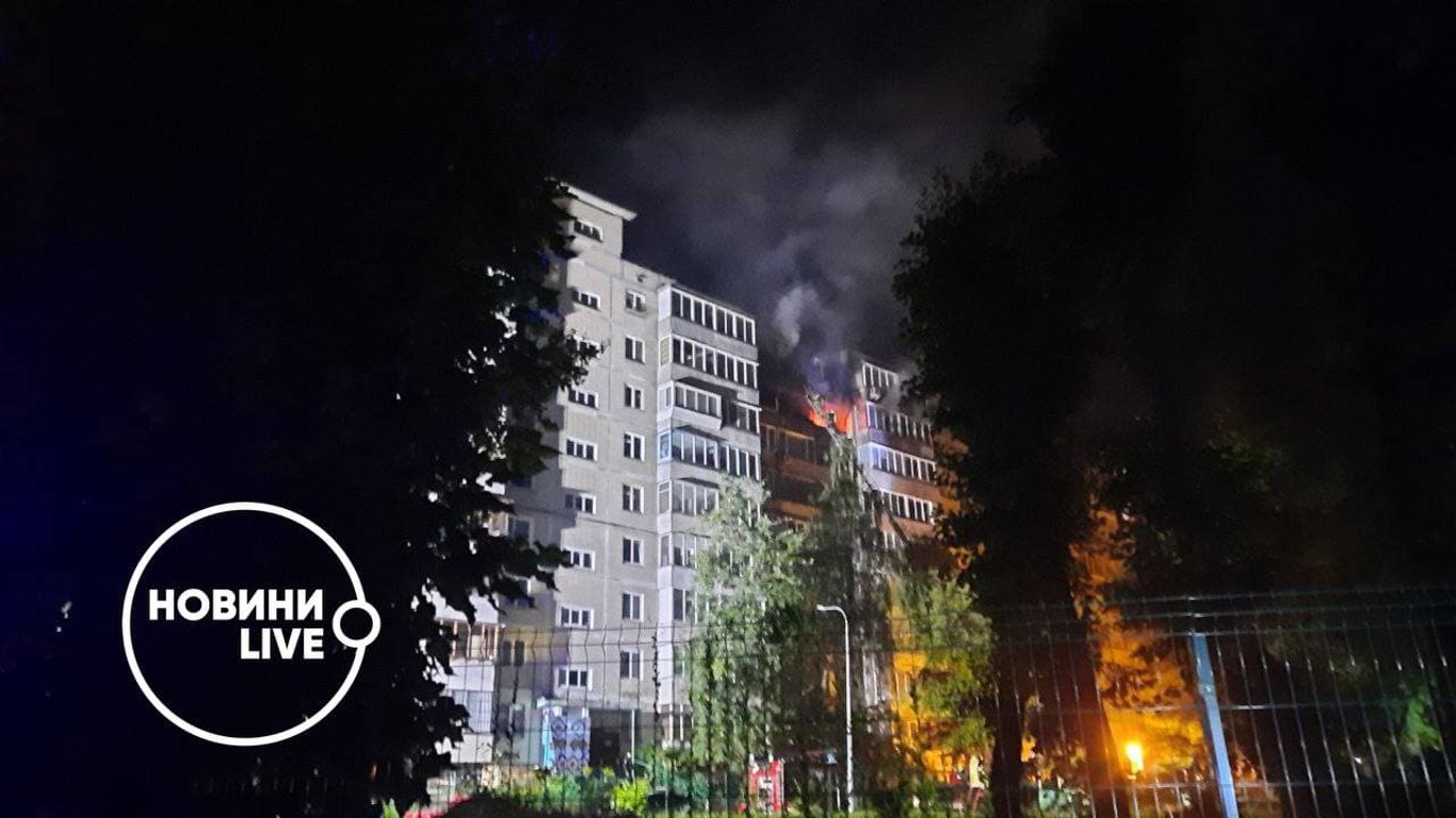 В Киеве горела многоэтажка, есть жертва - фото, видео