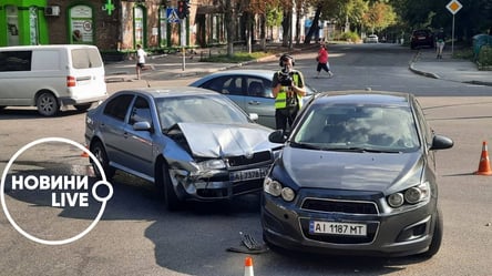 У Києві таксист зіштовхнувся зі Skoda: постраждалий водій отримав травми ніг та грудної клітини. Фото, відео - 285x160