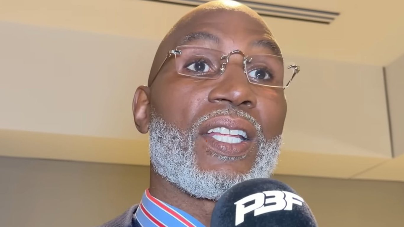 Леннокс Льюїс порівняв Олександра Усика з Евандером Голіфілдом