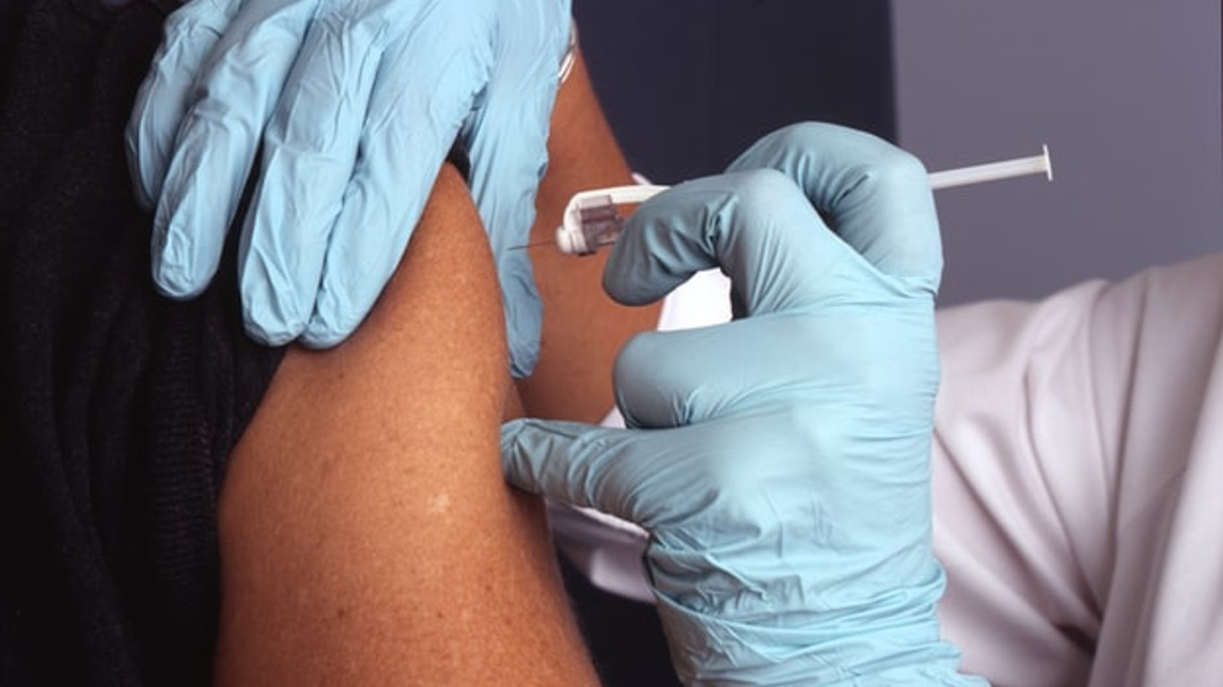 Вакцинация в Великобритании - в сентябре в стране начнут программу ревакцинации