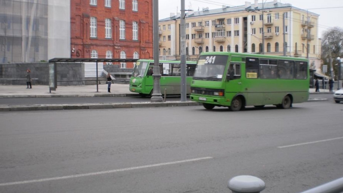 На сайте горсовета Харькова появилась петиция с жалобой на работу маршрута 241е