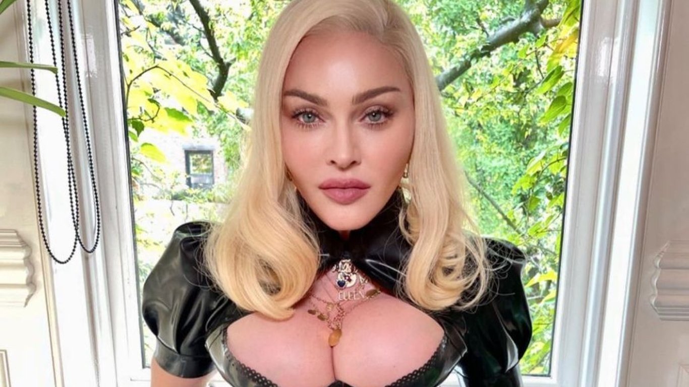 Мадонна показала еротичне вбрання - фото