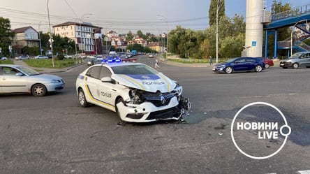 У Києві авто патрульної поліції протаранило легковик: подробиці та фото ДТП - 285x160