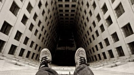Скоїла самогубство на очах у подруги: у Харкові 15-річна дівчина стрибнула з даху багатоповерхівки - 285x160