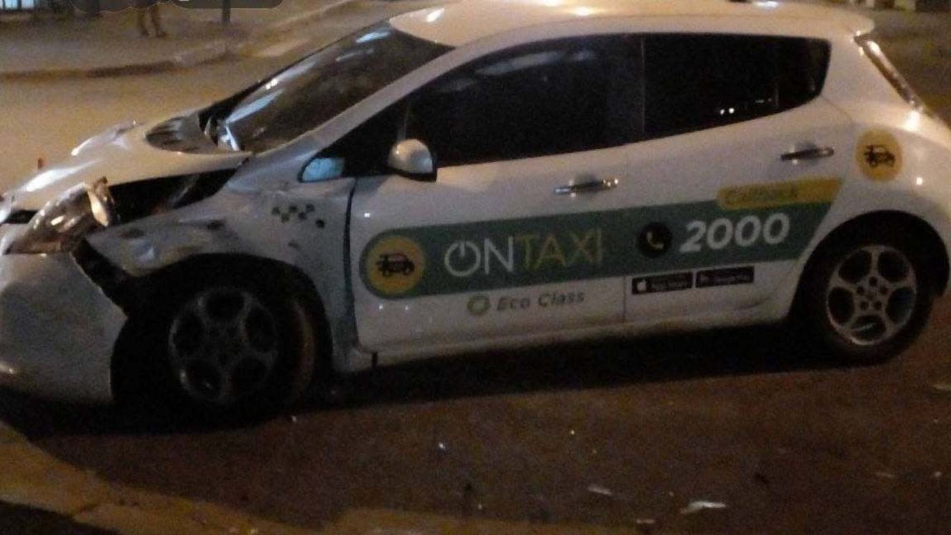 В Харькове в аварии с участием двух такси, пострадали двое детей