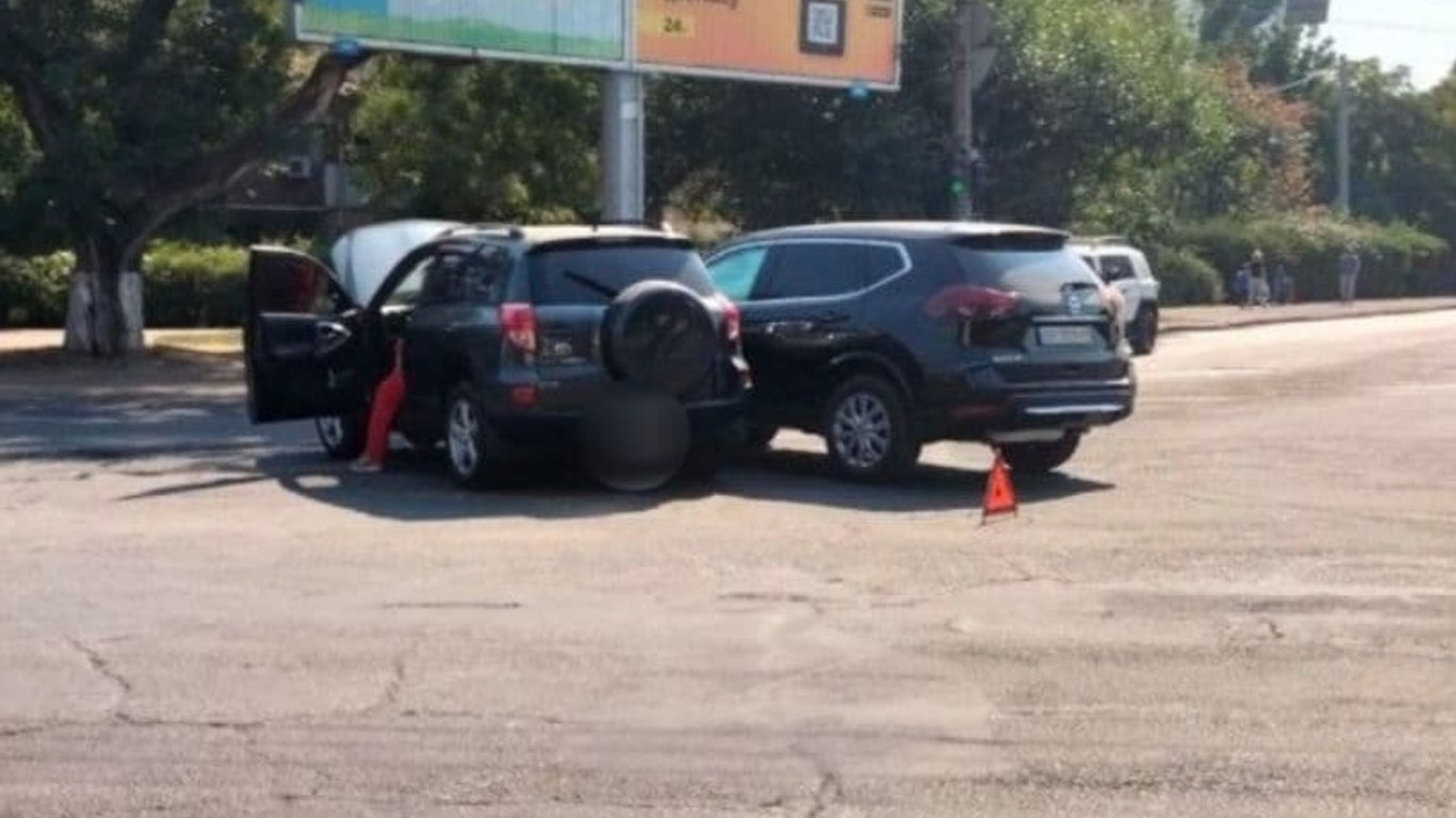 ДТП в Одессе - столкнулись Toyota и Nissan