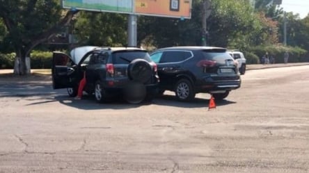 В Одесі зіткнулися Toyota та Nissan: є постраждала - 285x160