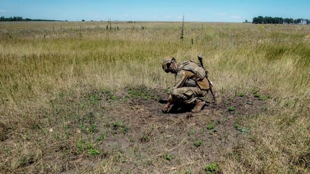 Били из артиллерии и гранатометов: оккупанты ранили украинского бойца на Донбассе - 285x160