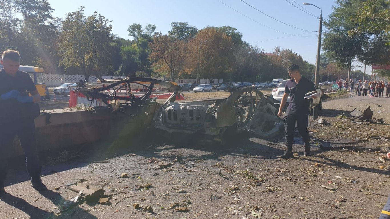Взрыв автомобиля в Днепре: под машиной обнаружили тротил