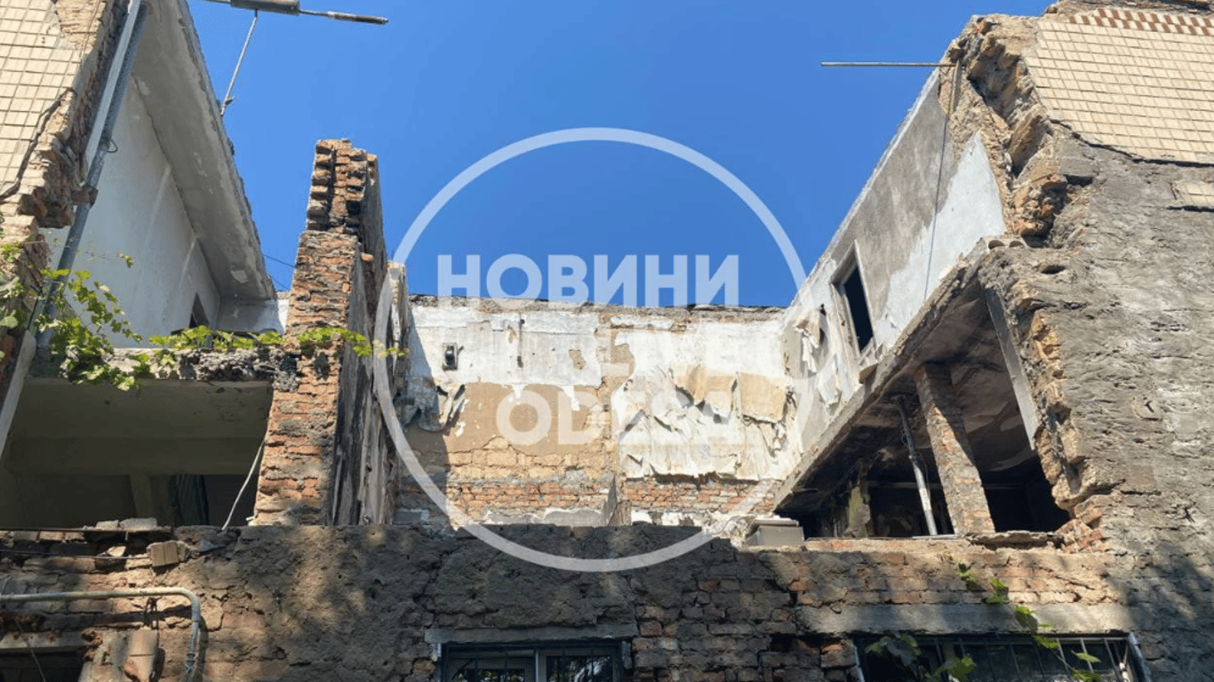 Одесситы полгода живут в разрушенном доме в Хуторском переулке